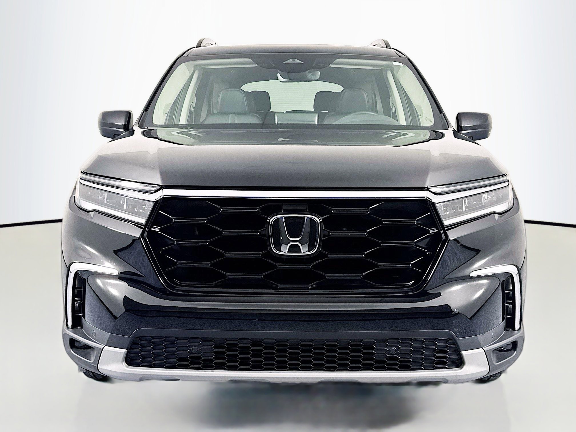 Certified 2023 Honda Pilot Touring image 2