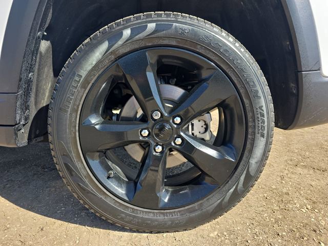 Used 2024 Jeep Grand Cherokee Limited w/ Black Appearance Package image 32