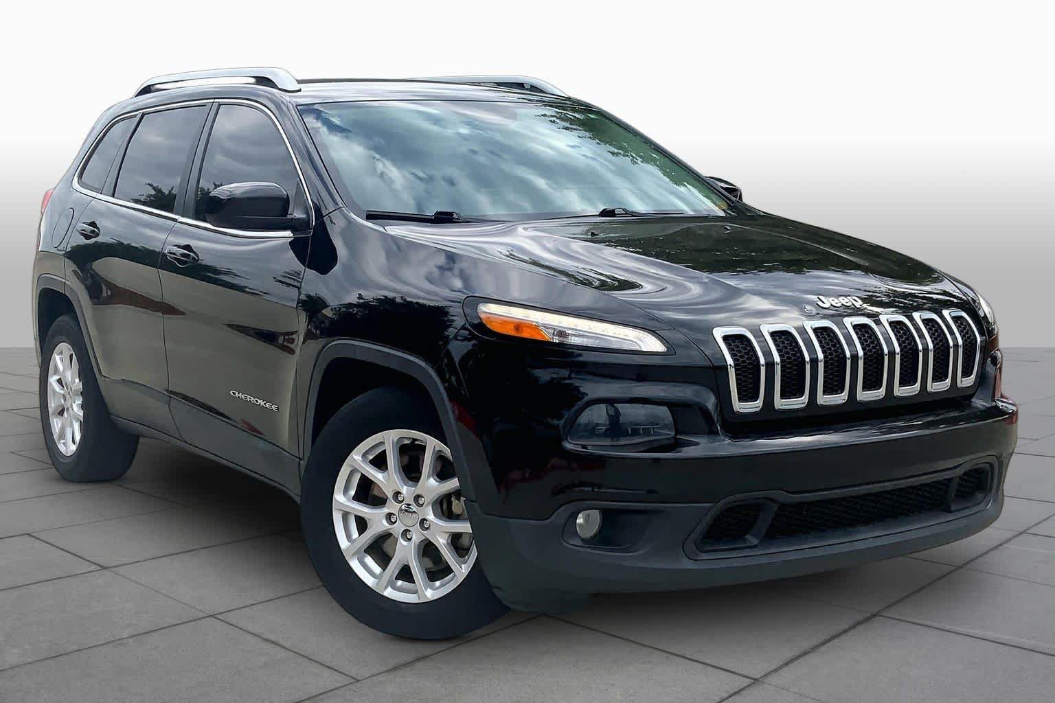Used 2015 Jeep Cherokee Latitude w/ Comfort/Convenience Group FWD image 3