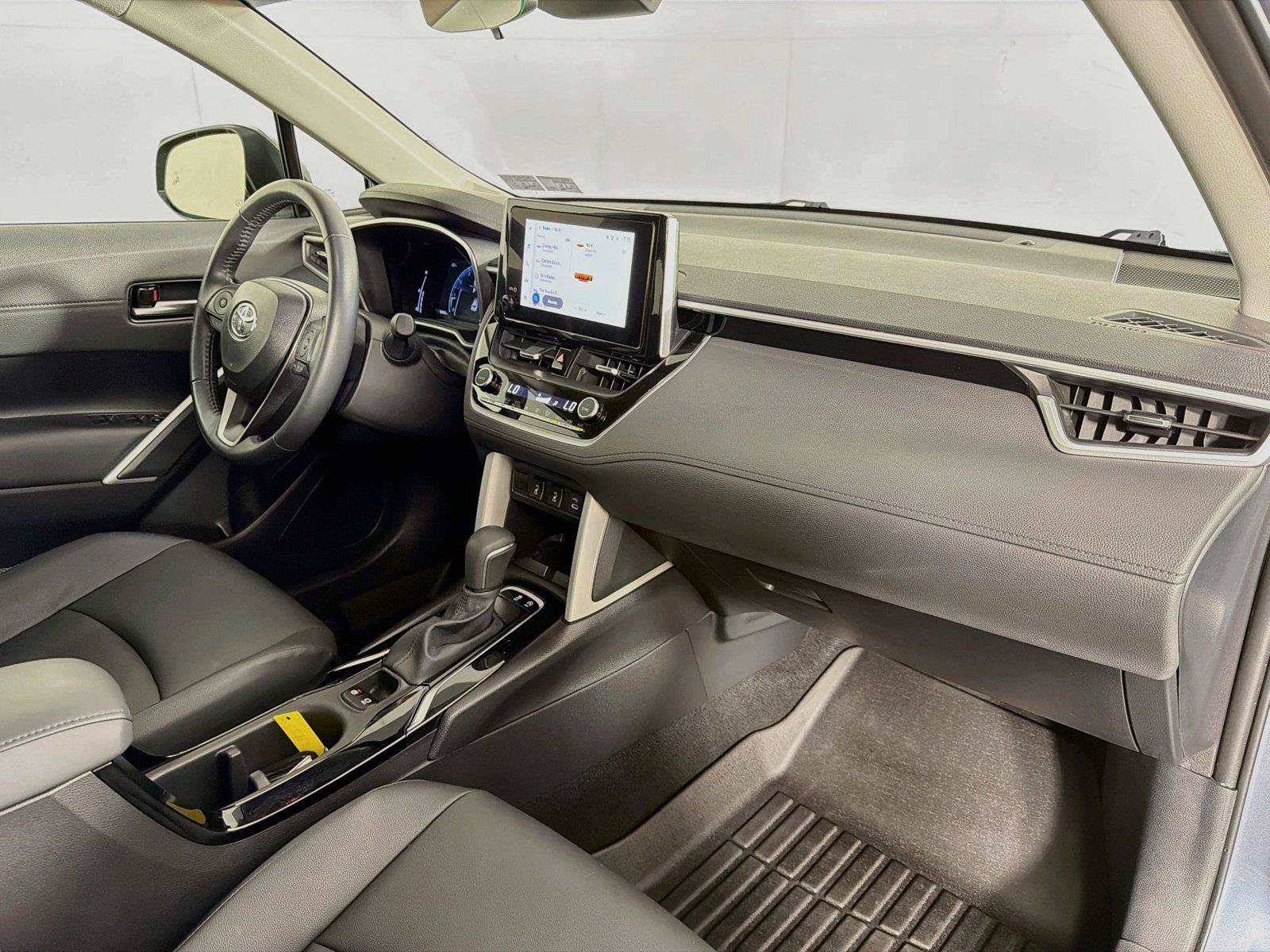 Used 2025 Toyota Corolla Cross XLE AWD/4WD image 30