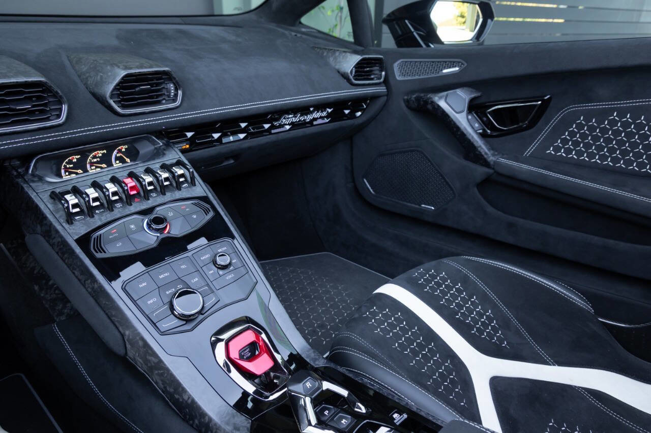 Used 2018 Lamborghini Huracan Performante image 60