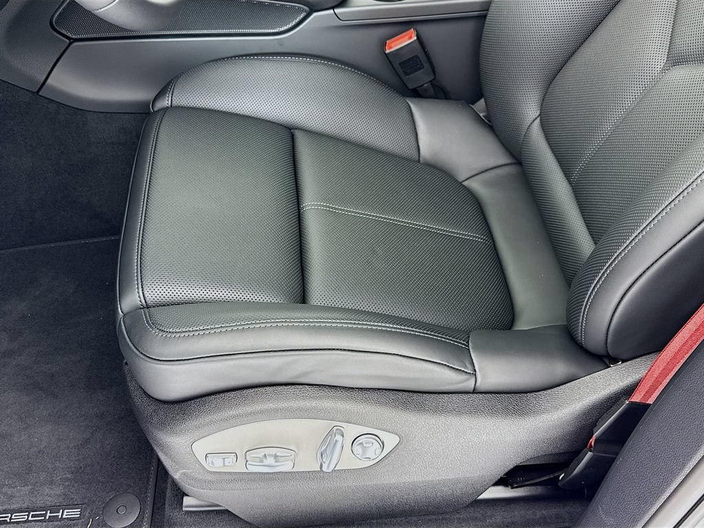 New 2026 Porsche Macan S AWD/4WD image 13