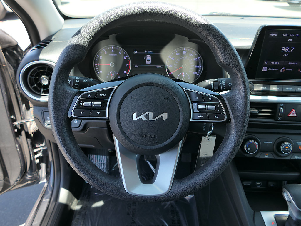Used 2024 Kia Forte LXS w/ LXS Technology Package FWD image 17
