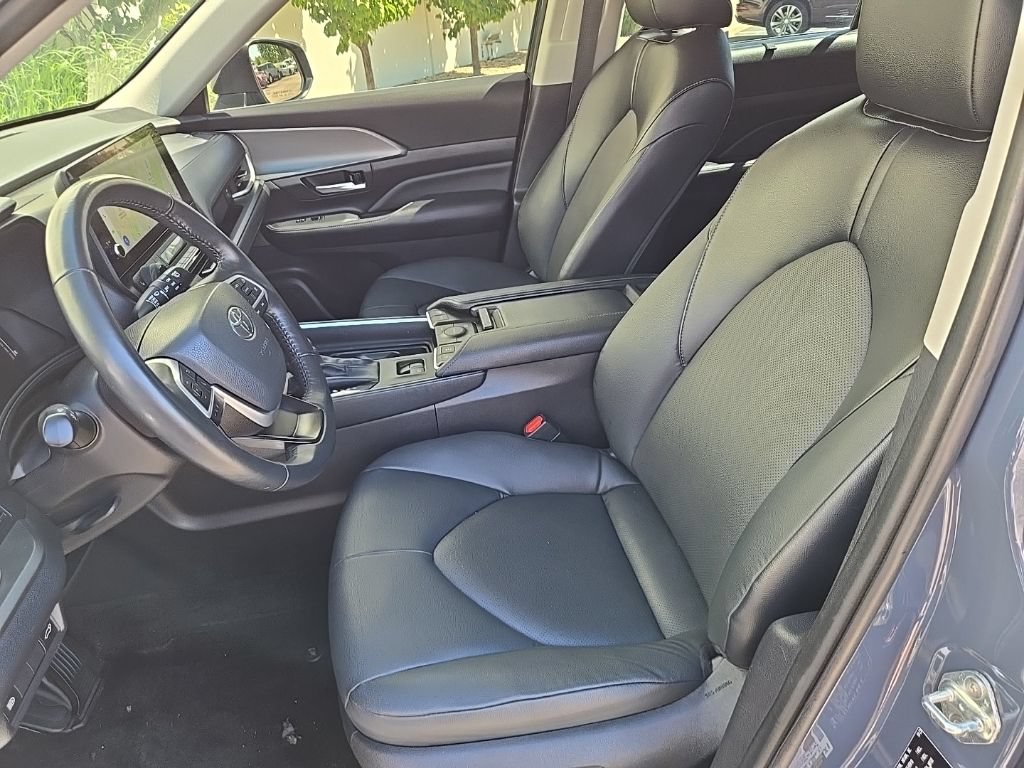 Used 2024 Toyota Grand Highlander AWD image 24