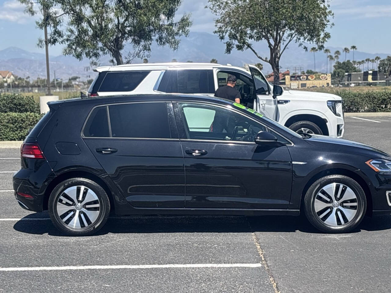 Used 2019 Volkswagen e-Golf SEL Premium FWD image 8