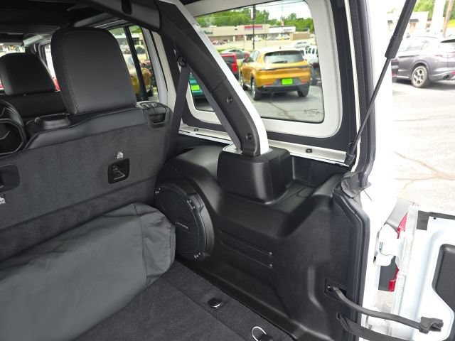 Used 2025 Jeep Wrangler Unlimited Sahara w/ Safety Group AWD/4WD image 36