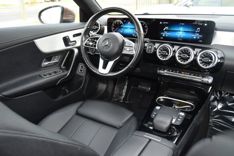 Used 2023 Mercedes-Benz CLA 250 4MATIC w/ Premium Package image 31