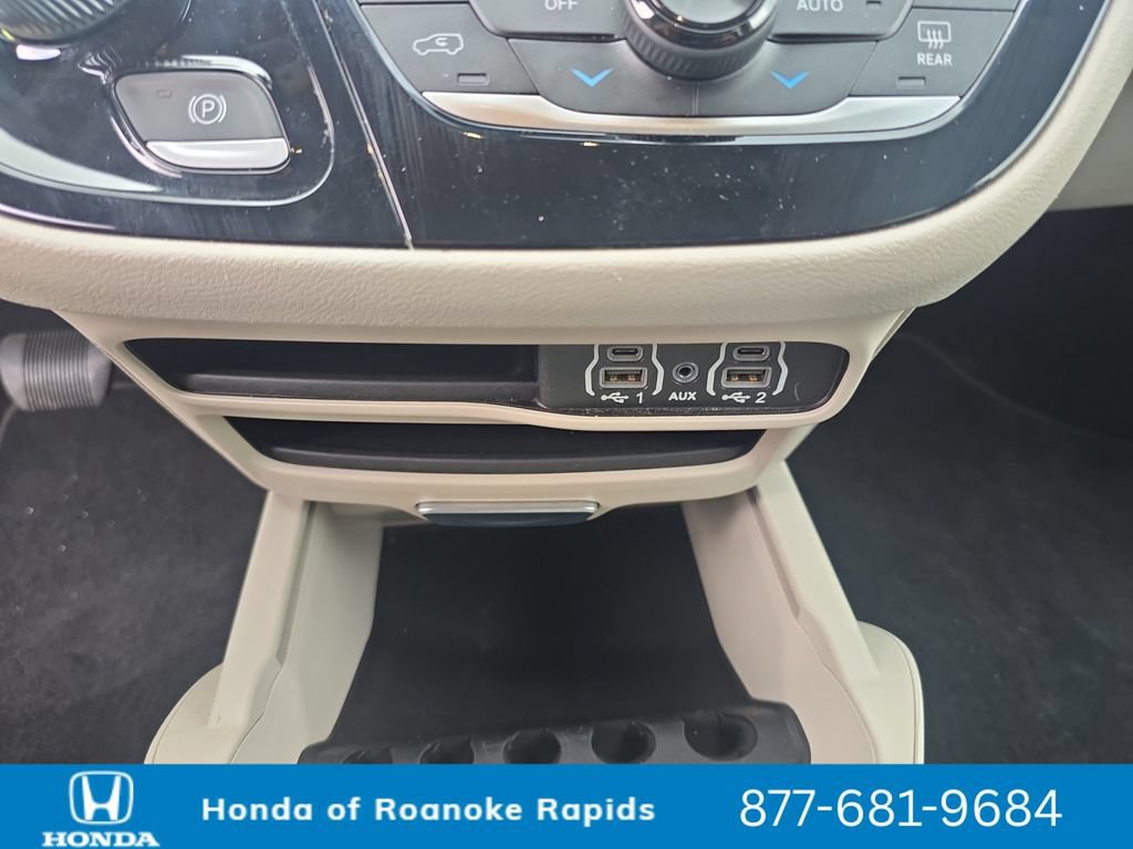 Used 2023 Chrysler Pacifica Touring-L FWD image 30