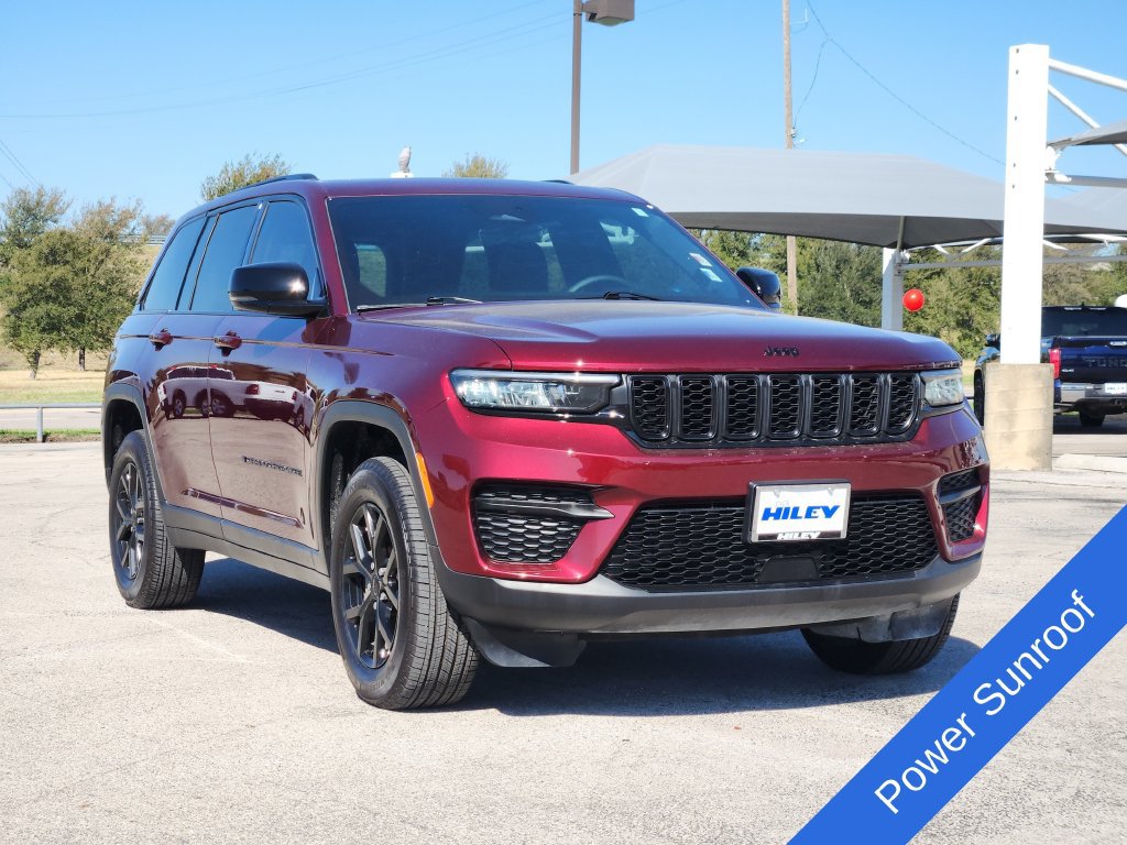 Used 2025 Jeep Grand Cherokee Altitude AWD/4WD image 3