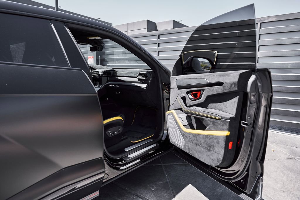 Used 2024 Lamborghini Urus Performante AWD/4WD image 32