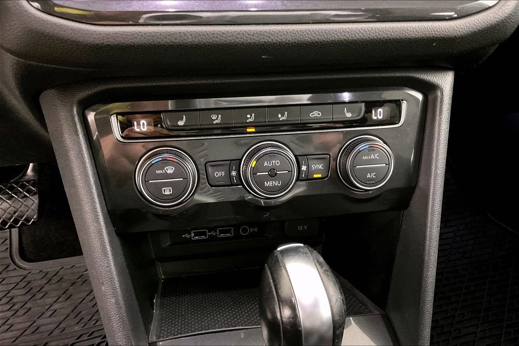 Used 2018 Volkswagen Tiguan SEL AWD/4WD image 15