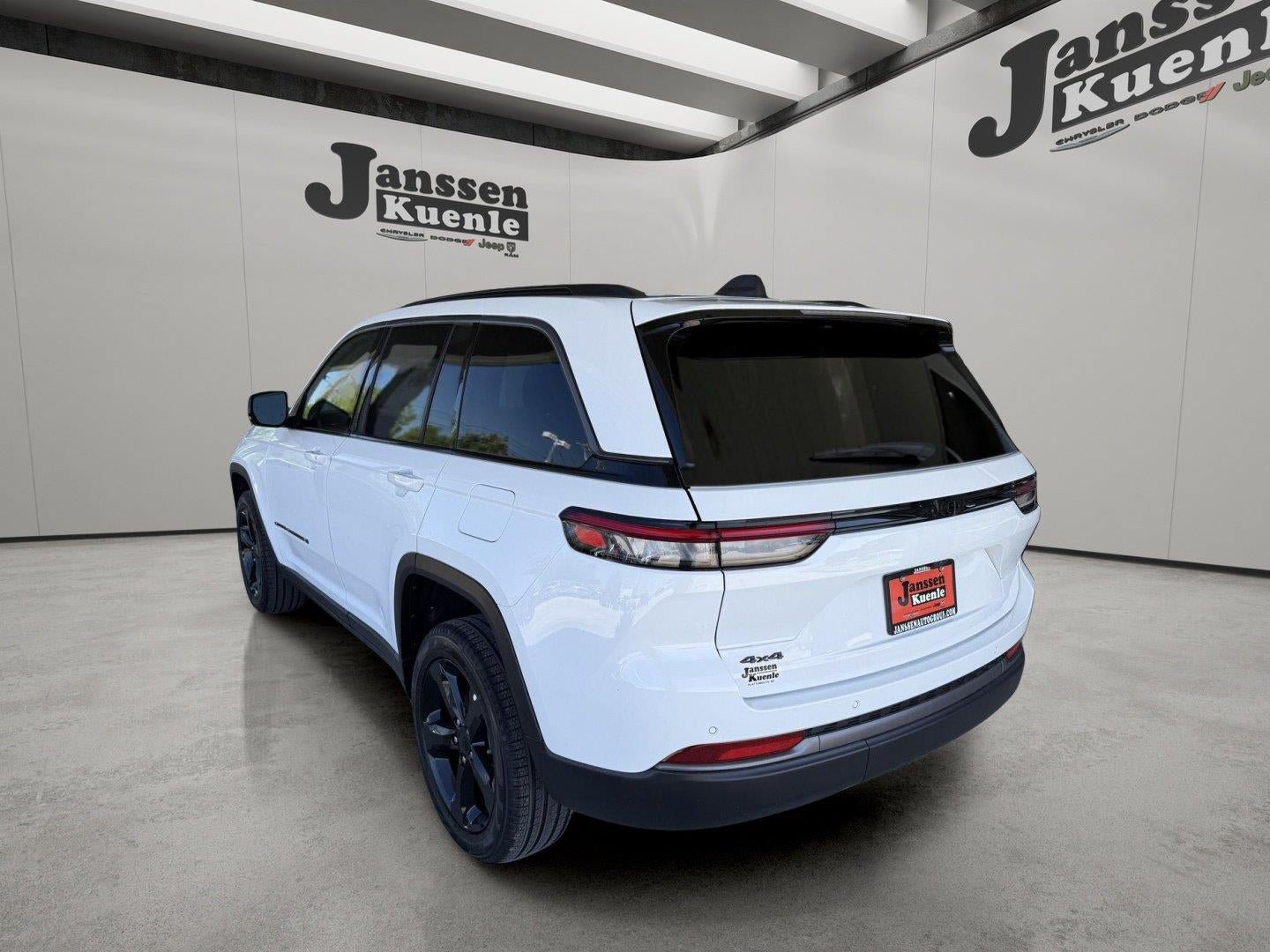 New 2026 Jeep Grand Cherokee Limited w/ Limited Altitude Package AWD/4WD image 2