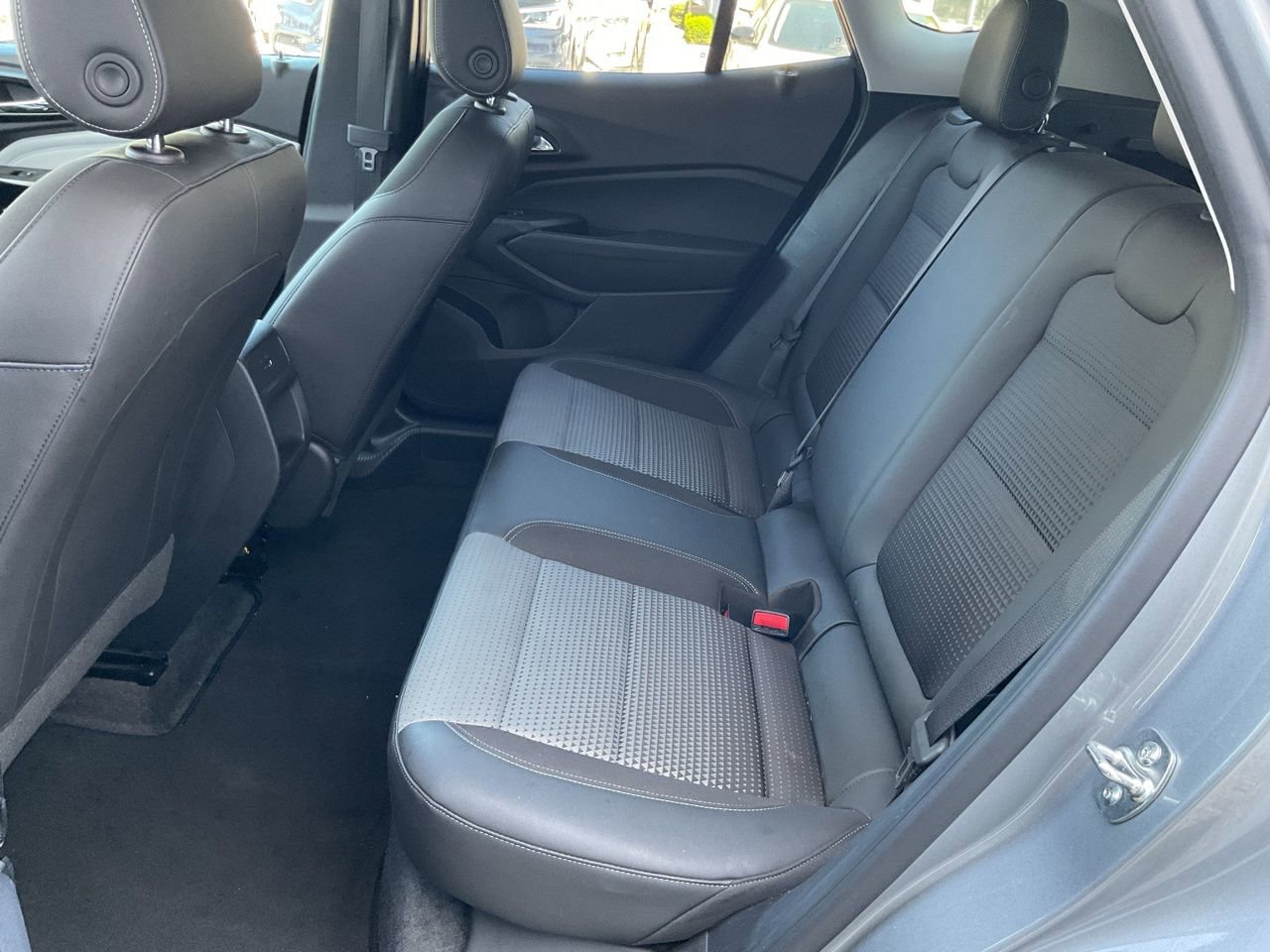 Used 2025 Chevrolet Trax LT w/ LT Convenience Package image 15