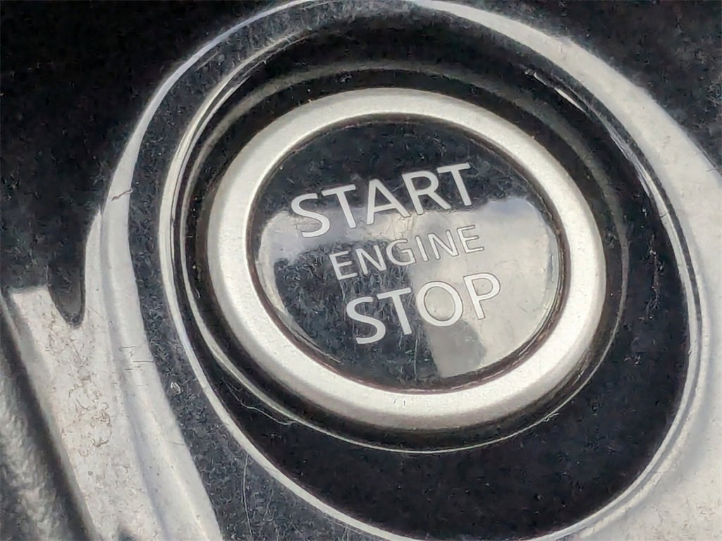 Used 2021 Nissan Versa SV image 28