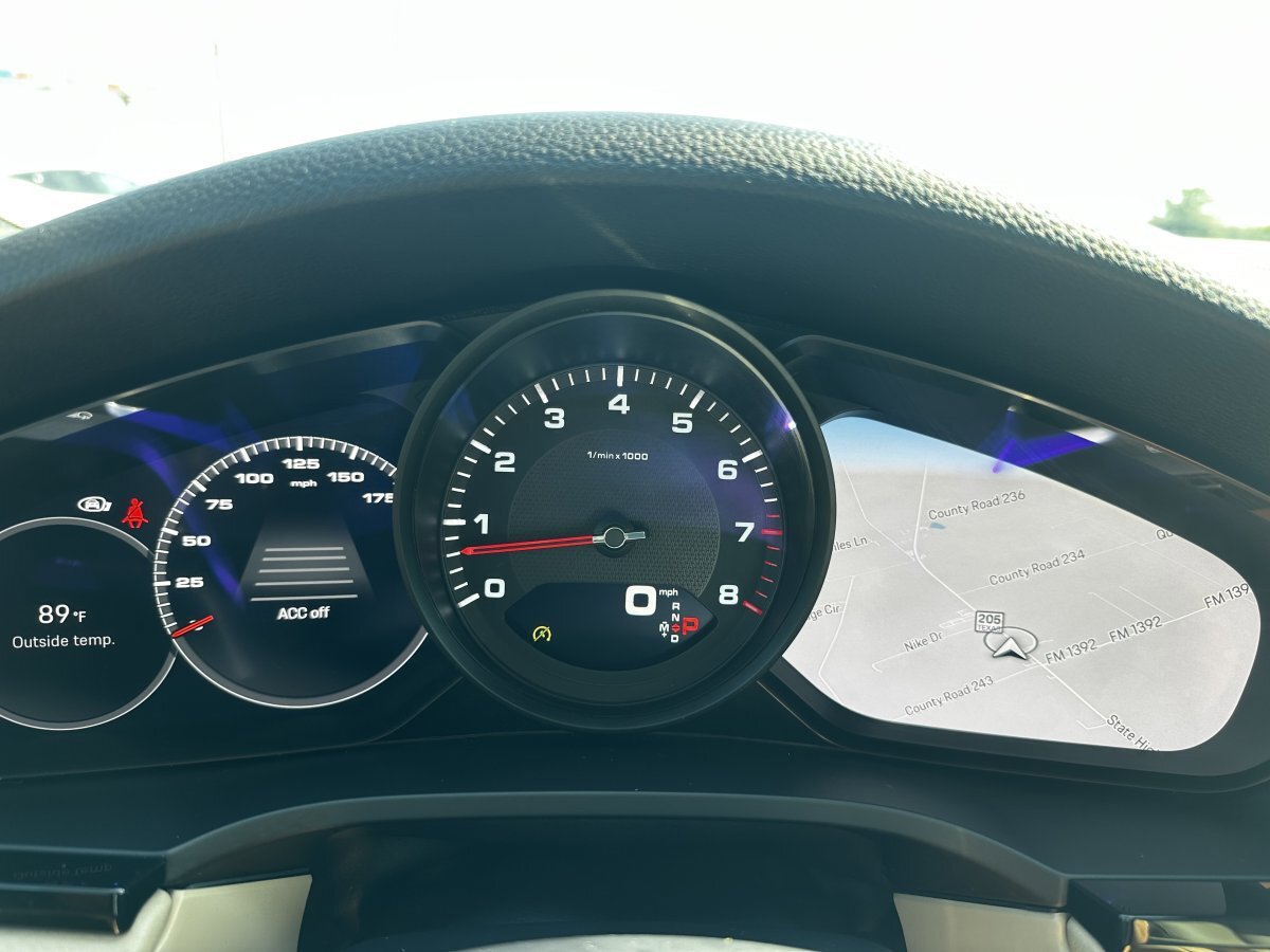 Used 2022 Porsche Cayenne Platinum Edition image 39