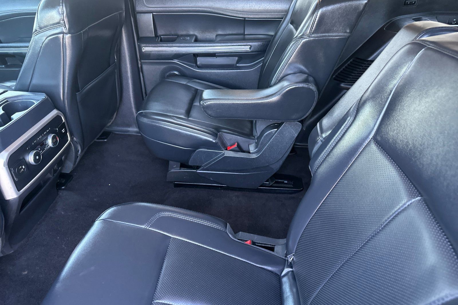 Used 2022 Ford Expedition XLT image 12