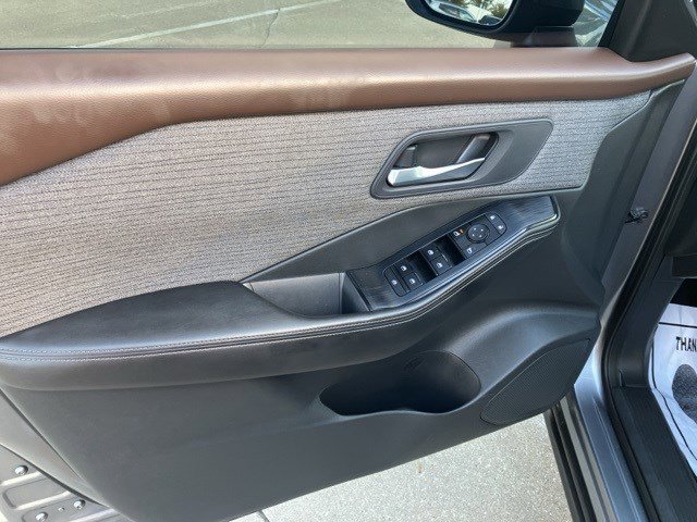 Used 2022 Nissan Rogue SV image 9