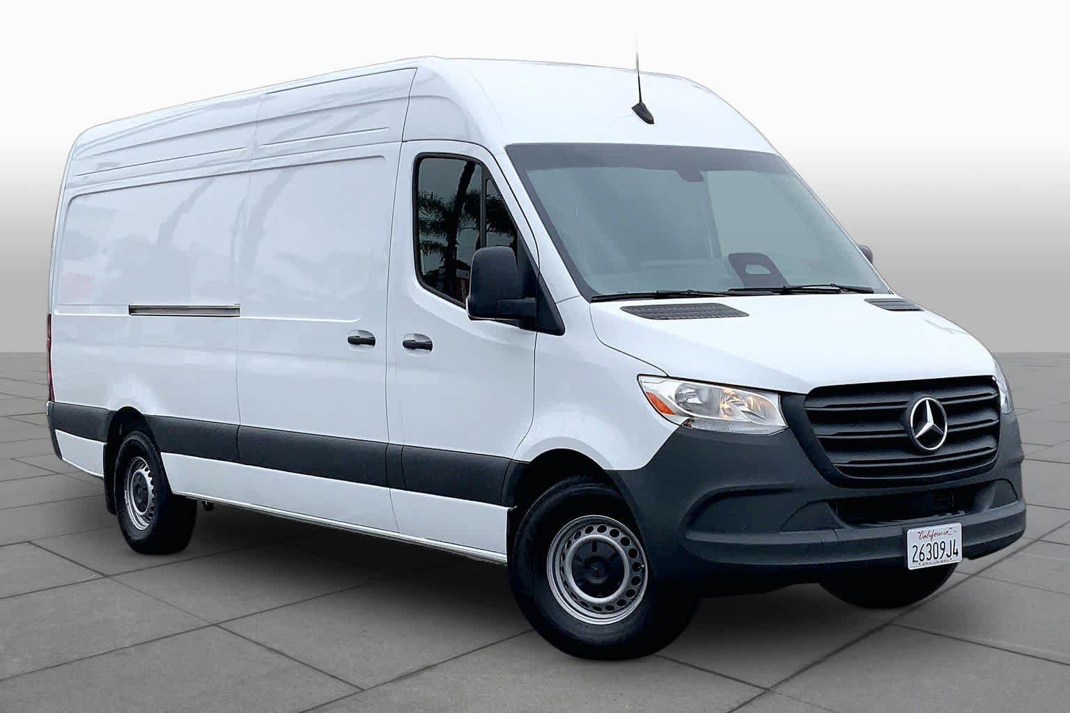 Used 2025 Mercedes-Benz Sprinter 2500 image 2