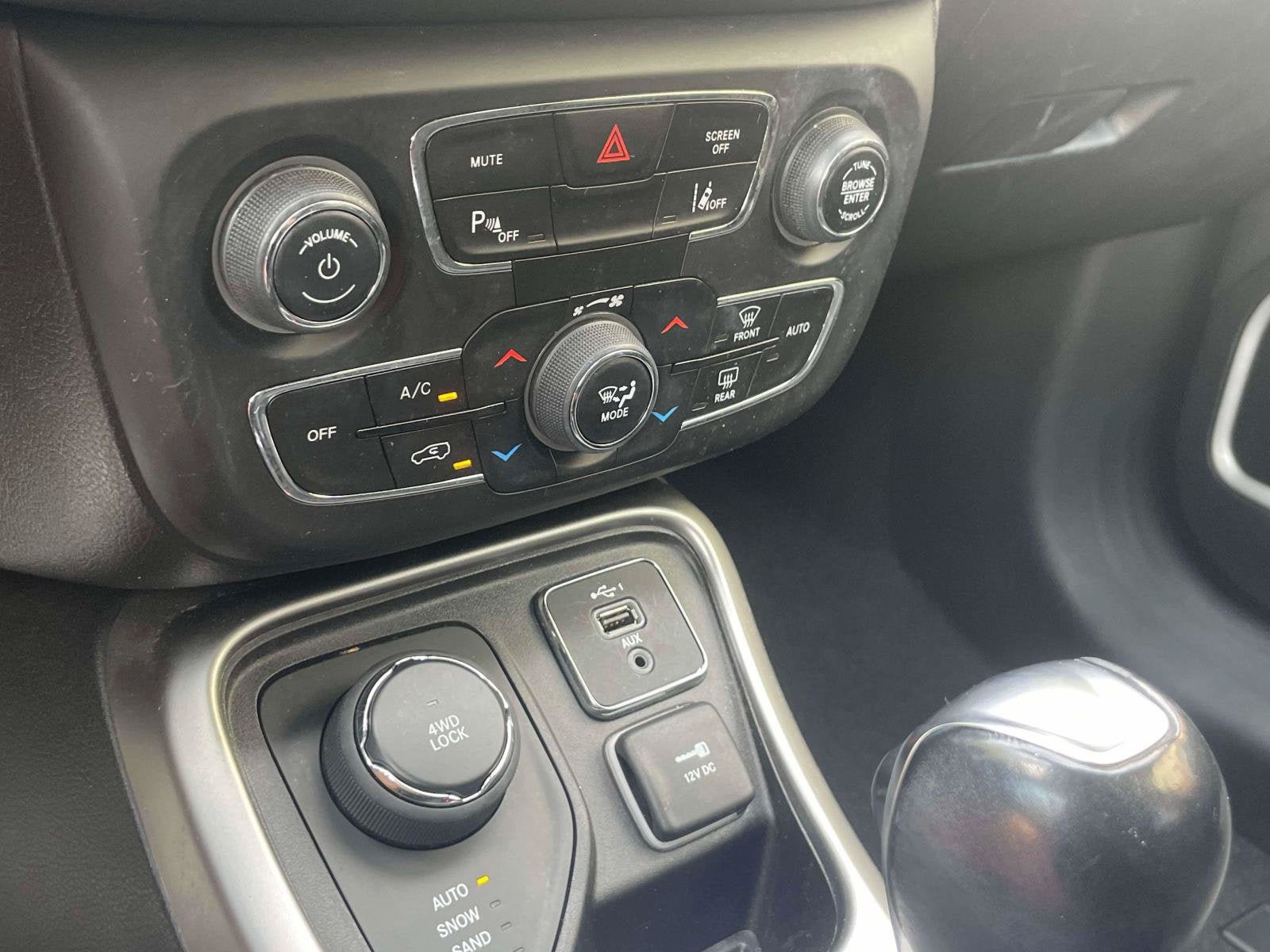 Used 2020 Jeep Compass Latitude AWD/4WD image 29