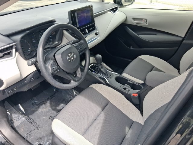 Used 2025 Toyota Corolla LE FWD image 11