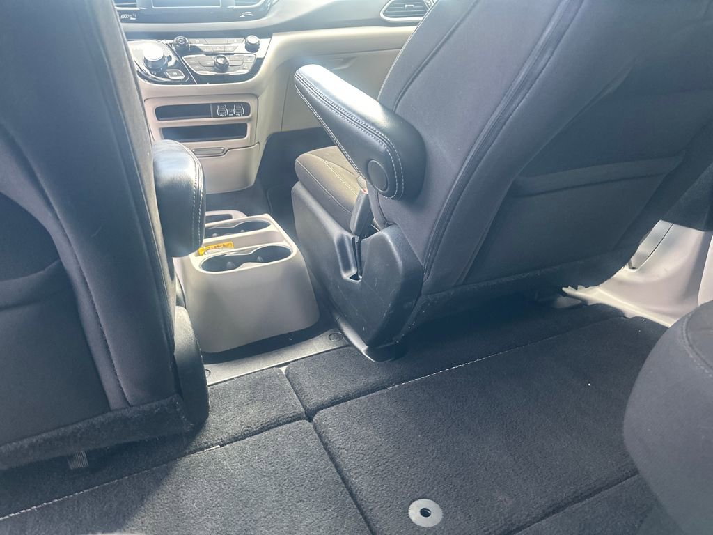 Used 2023 Chrysler Voyager LX FWD image 22