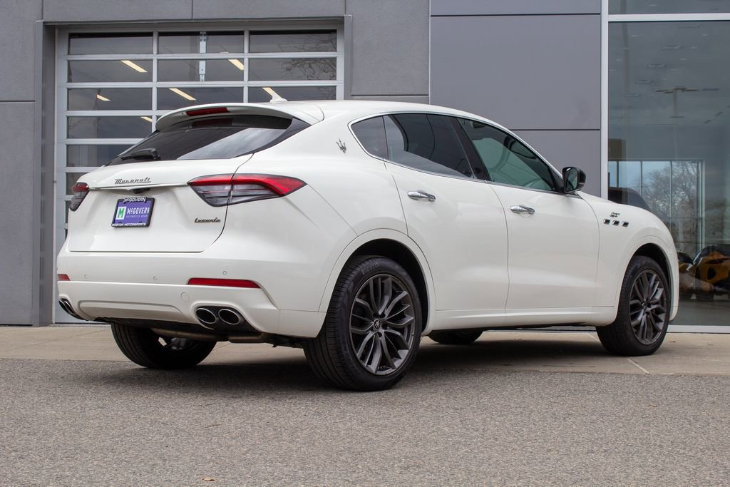 Used 2024 Maserati Levante GT Ultima image 10