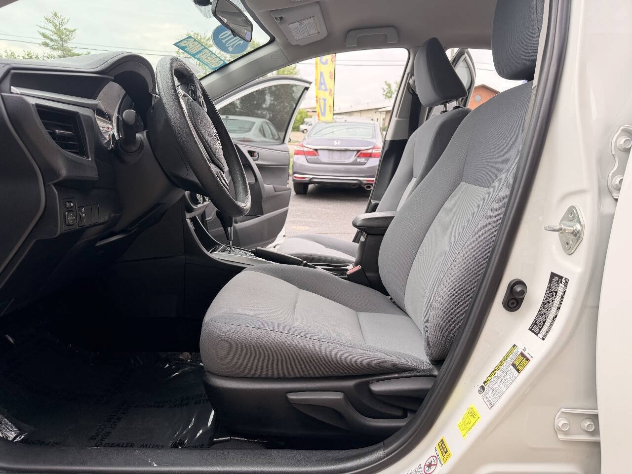 Used 2016 Toyota Corolla L FWD image 9