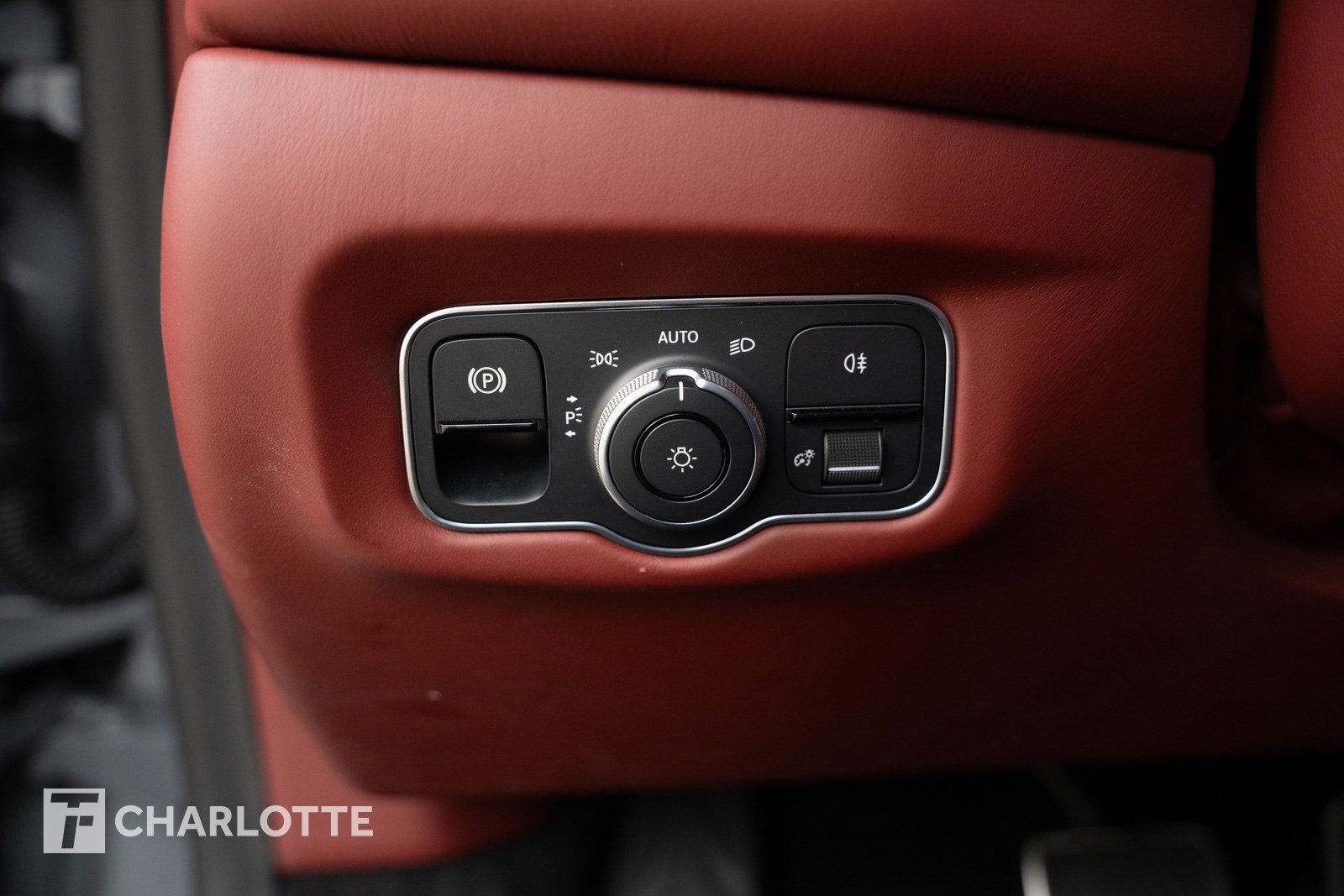 Used 2020 Aston Martin V8 Vantage Coupe image 24