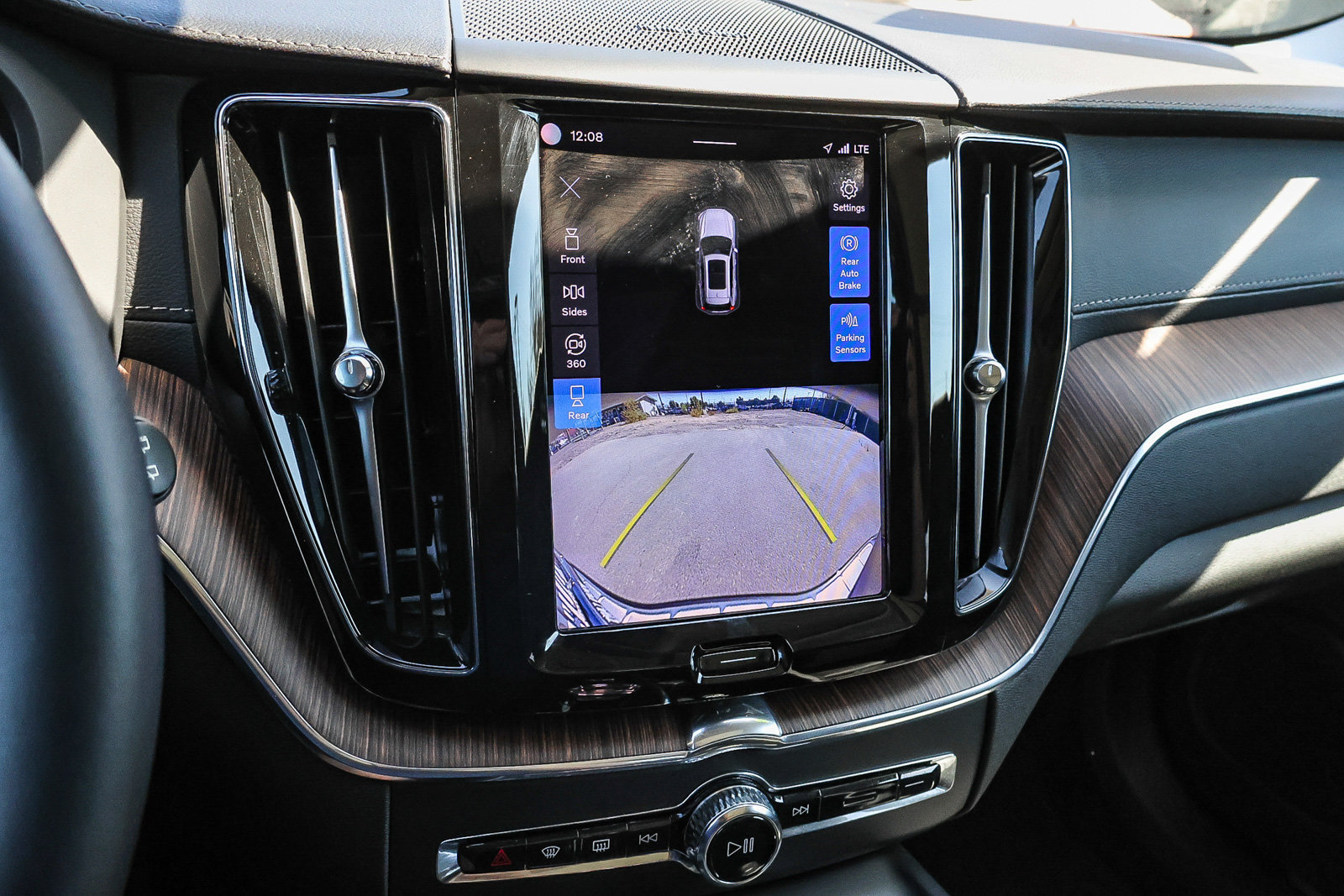 Used 2023 Volvo XC60 B5 Ultimate w/ Protection Package Premier FWD image 23