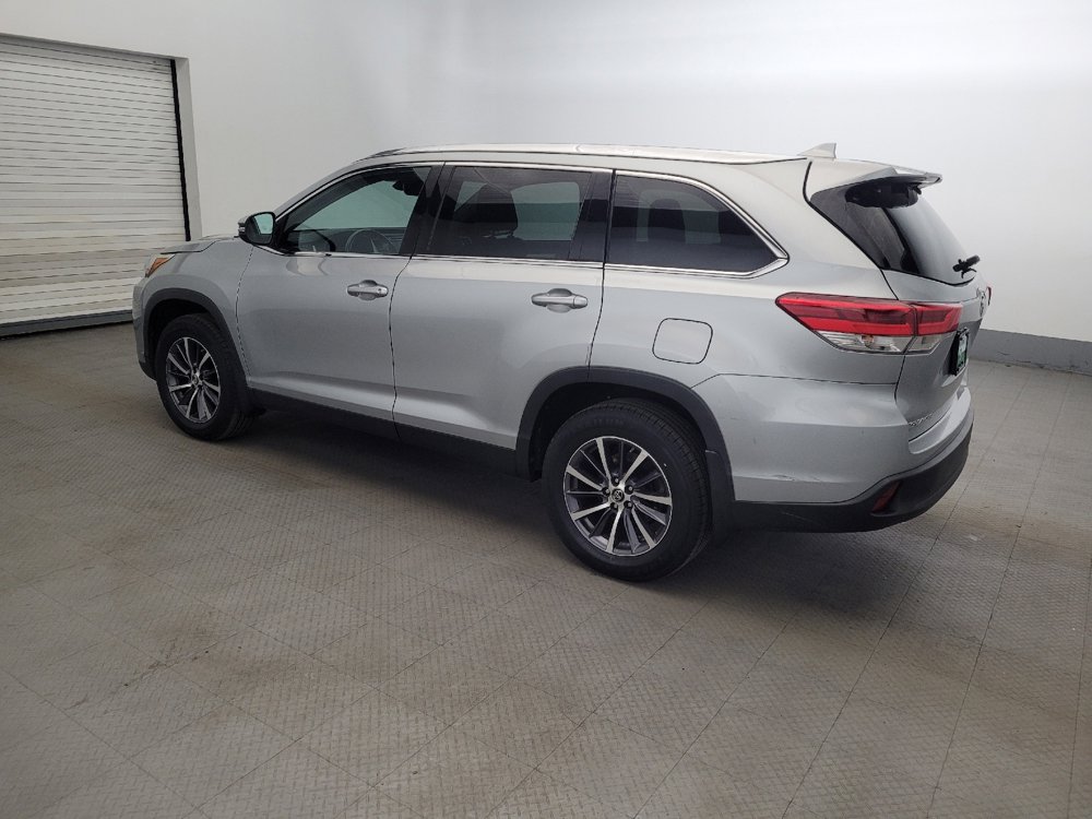 Used 2019 Toyota Highlander XLE w/ Carpet Mat Package (TMS) image 3
