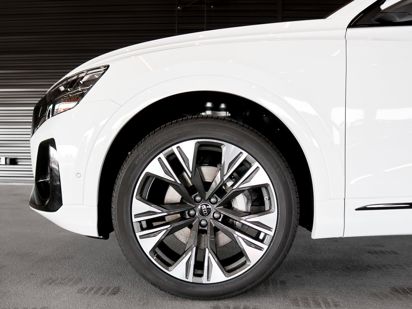 New 2025 Audi Q8 Premium image 5