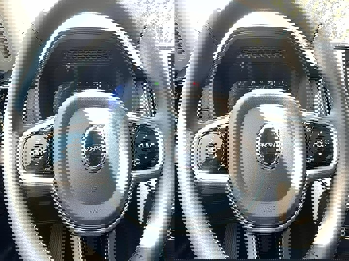 Used 2025 Volvo XC90 B6 Core w/ Climate Package image 20