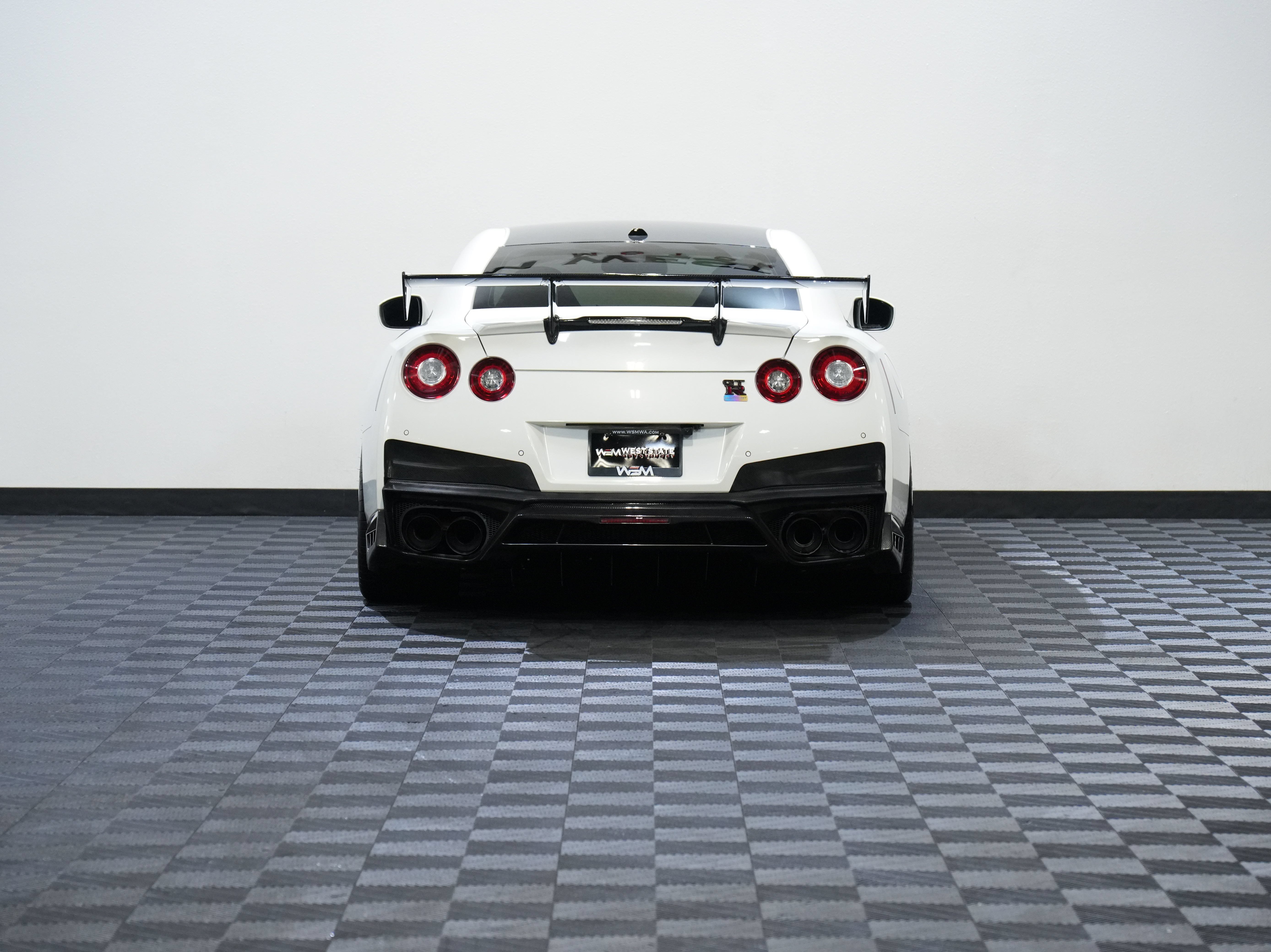 Used 2017 Nissan GT-R Premium AWD/4WD image 7