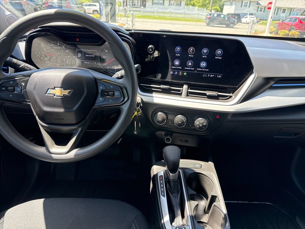 Used 2026 Chevrolet Trax LS w/ LS Convenience Package FWD image 17