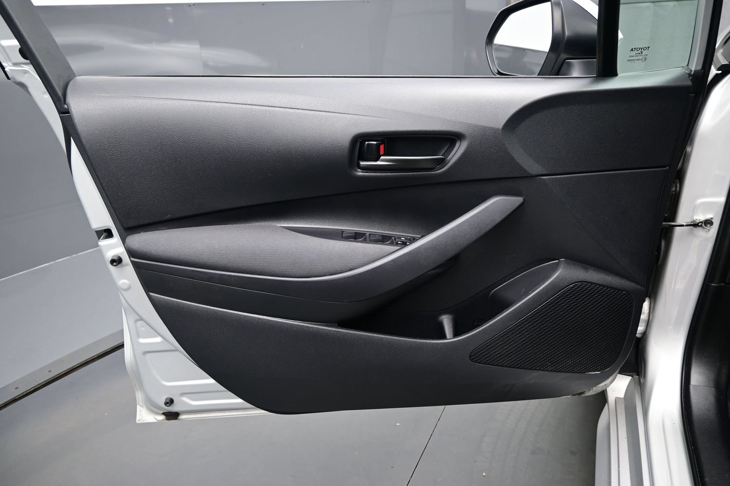 Used 2024 Toyota Corolla LE FWD image 9
