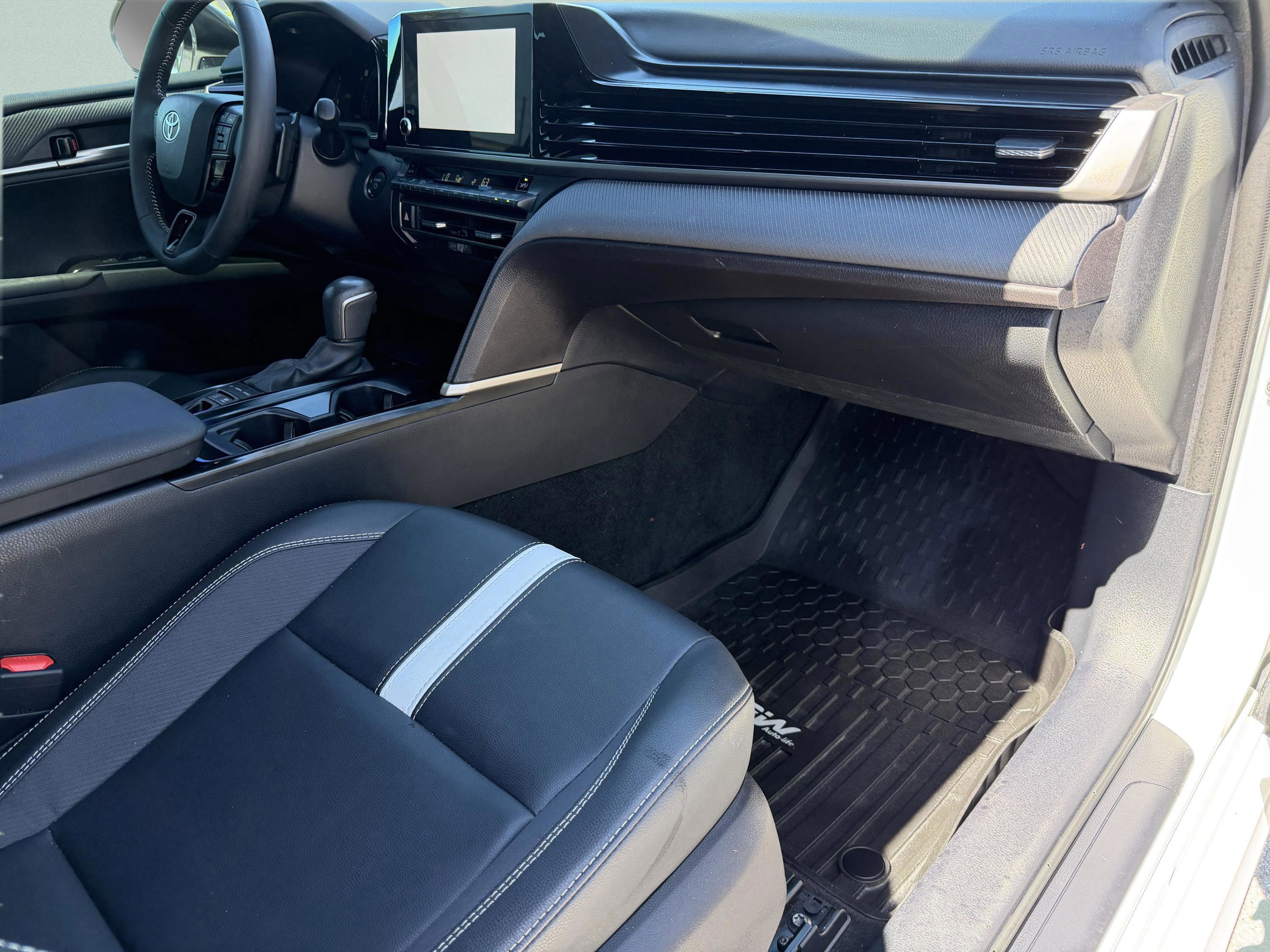 Used 2025 Toyota Camry SE w/ Convenience Package image 15