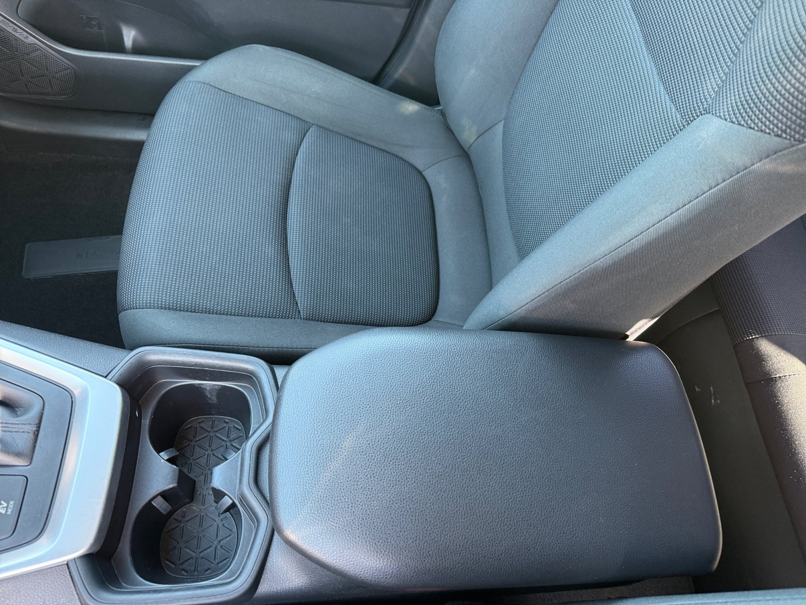 Used 2020 Toyota RAV4 LE w/ All Weather Liner Package AWD/4WD image 14