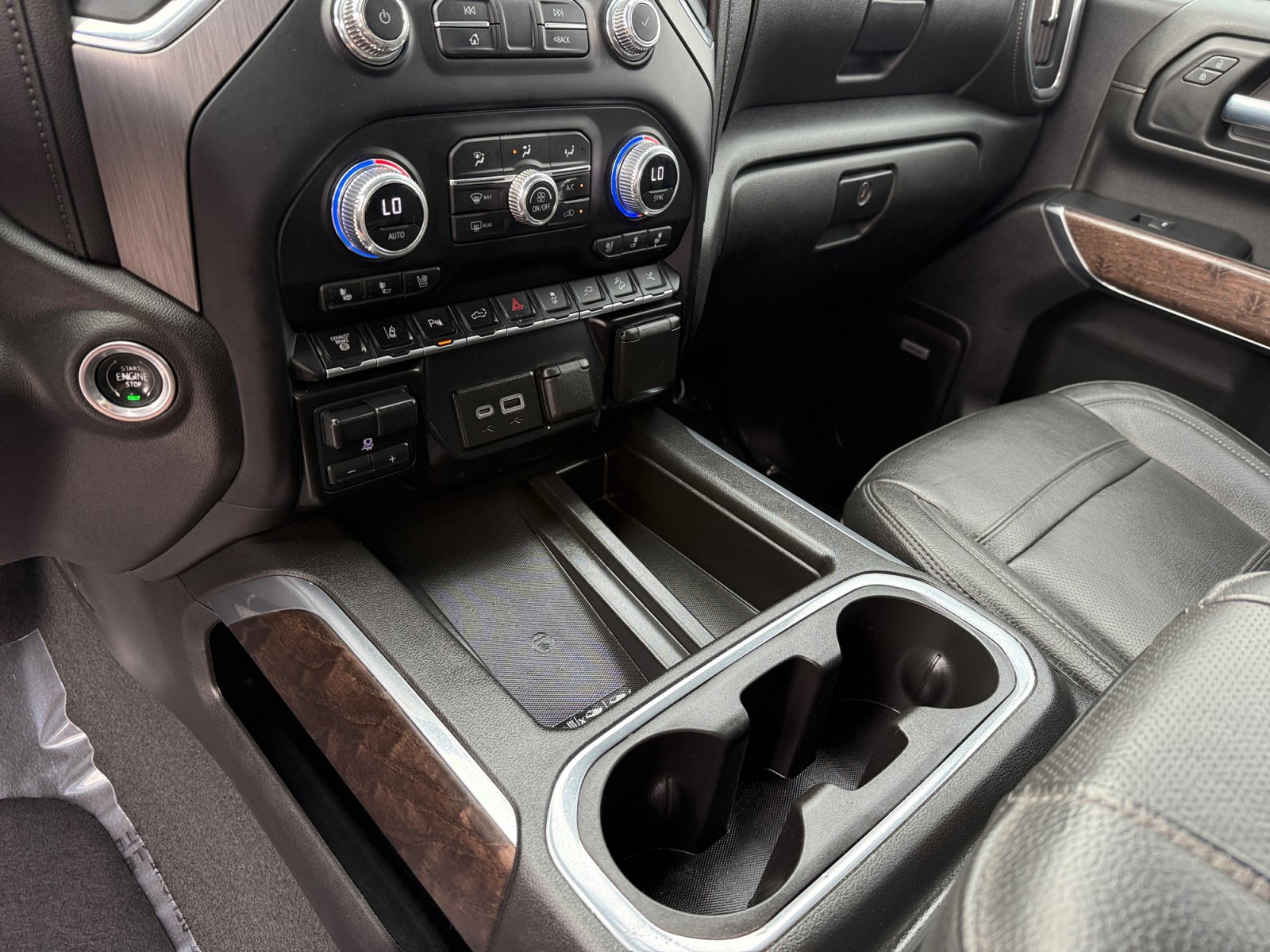 Used 2023 GMC Sierra 2500 Denali w/ Denali Black Diamond Edition AWD/4WD image 13