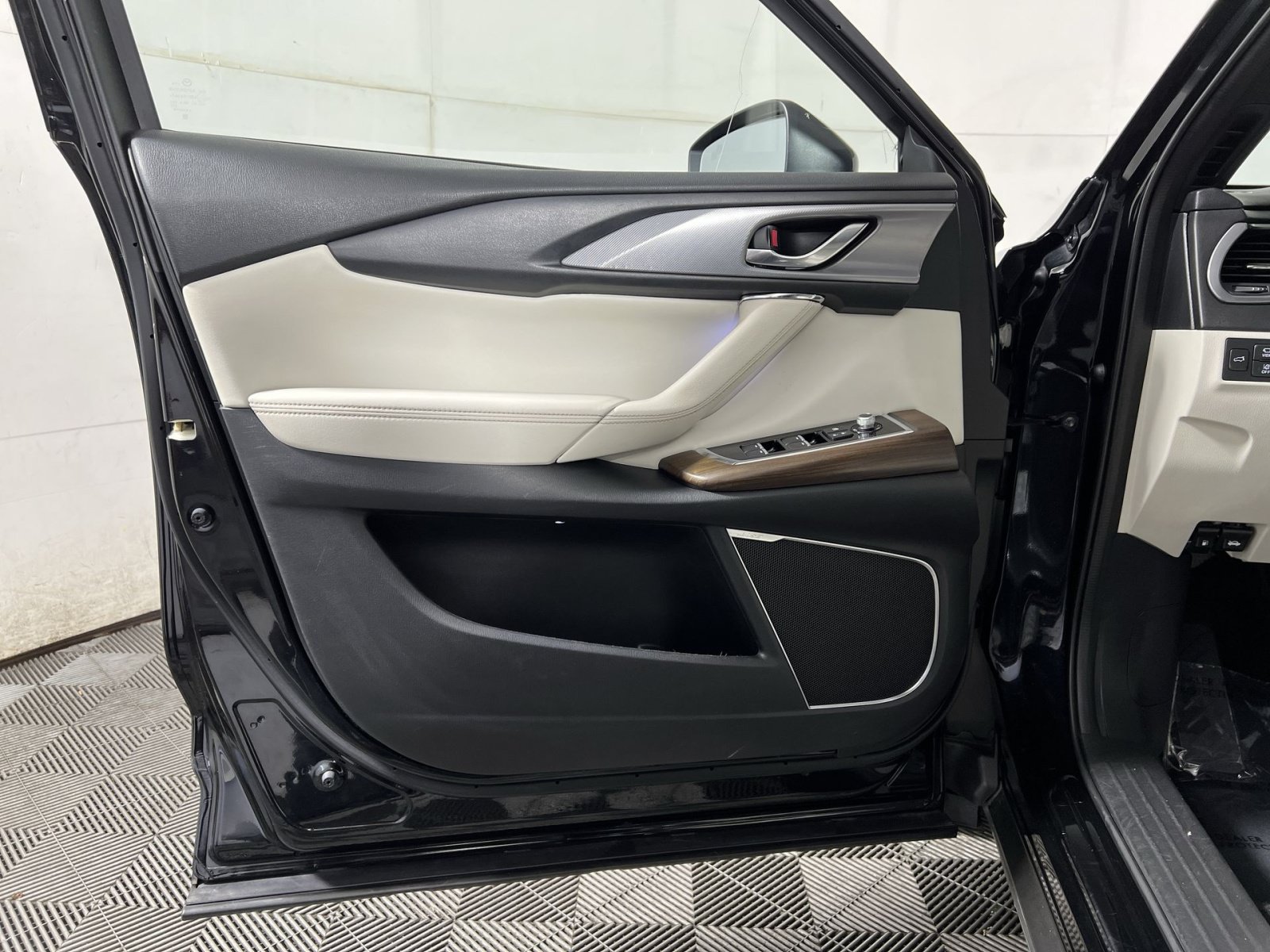 Used 2023 MAZDA CX-9 Signature AWD/4WD image 14