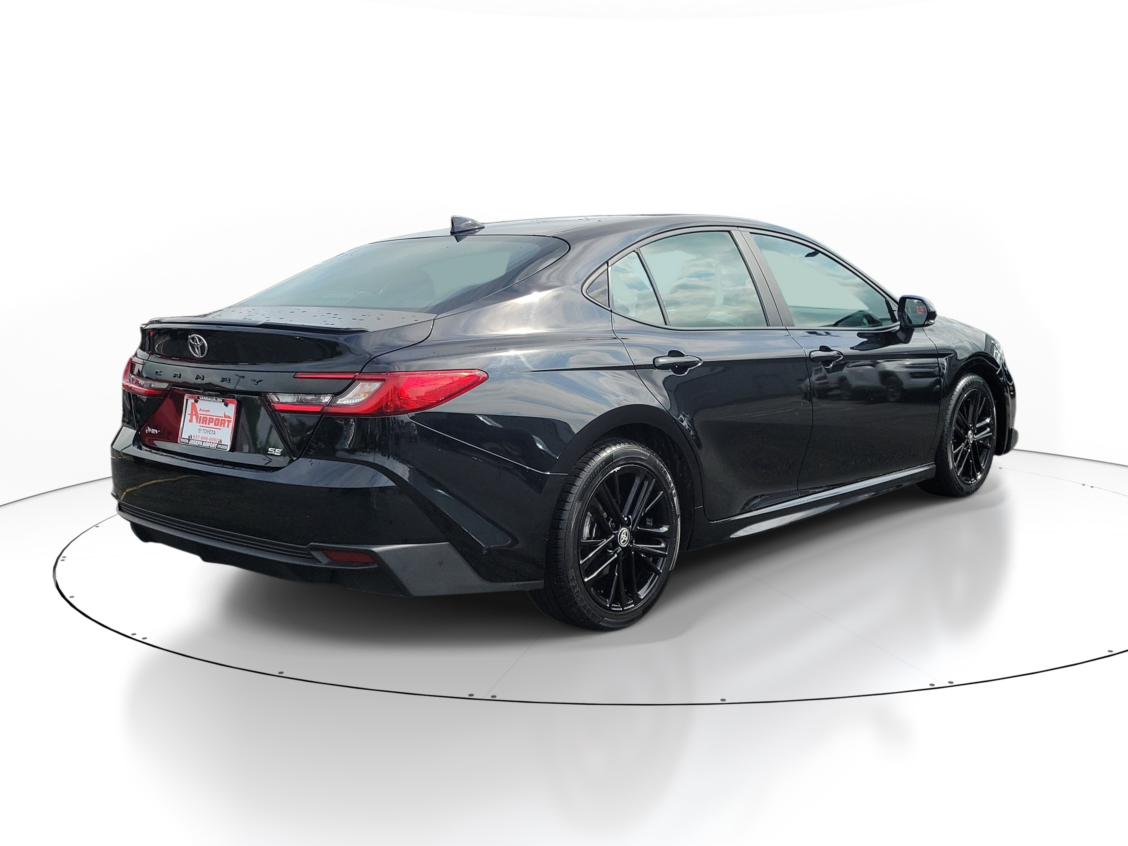 Used 2025 Toyota Camry SE FWD image 4