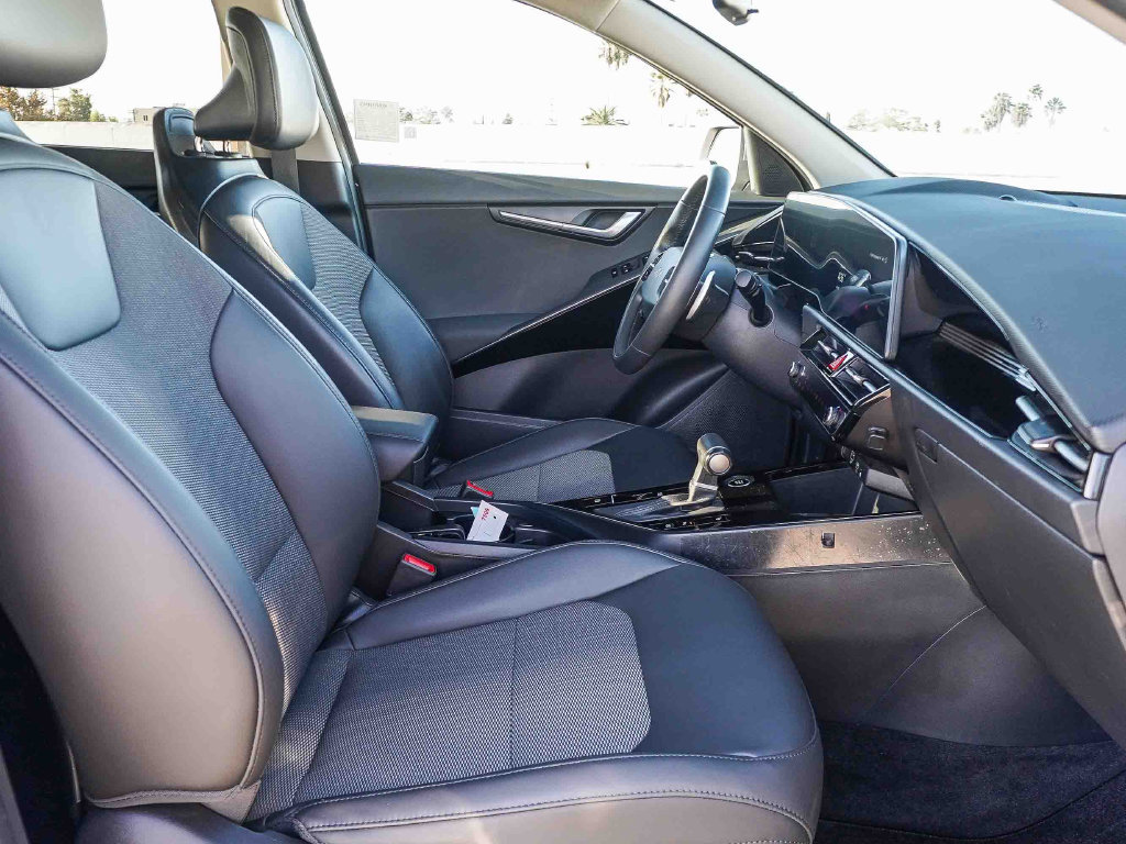 Used 2025 Kia Niro EX FWD image 18