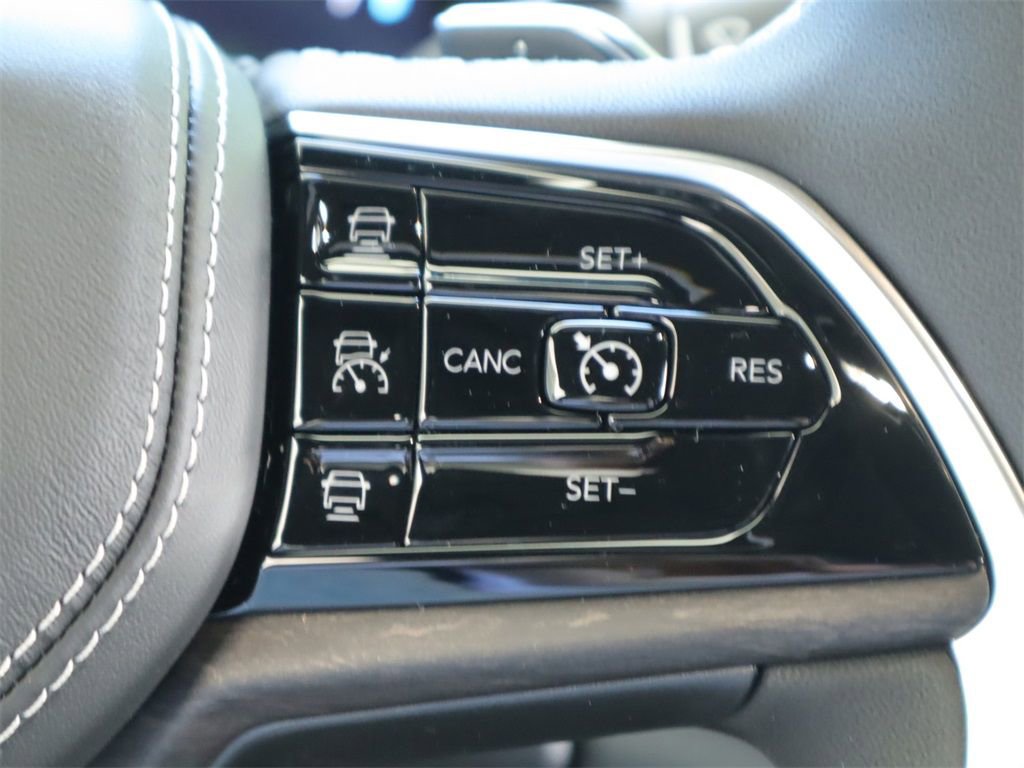 Used 2023 Jeep Grand Cherokee Overland w/ Luxury Tech Group IV image 10