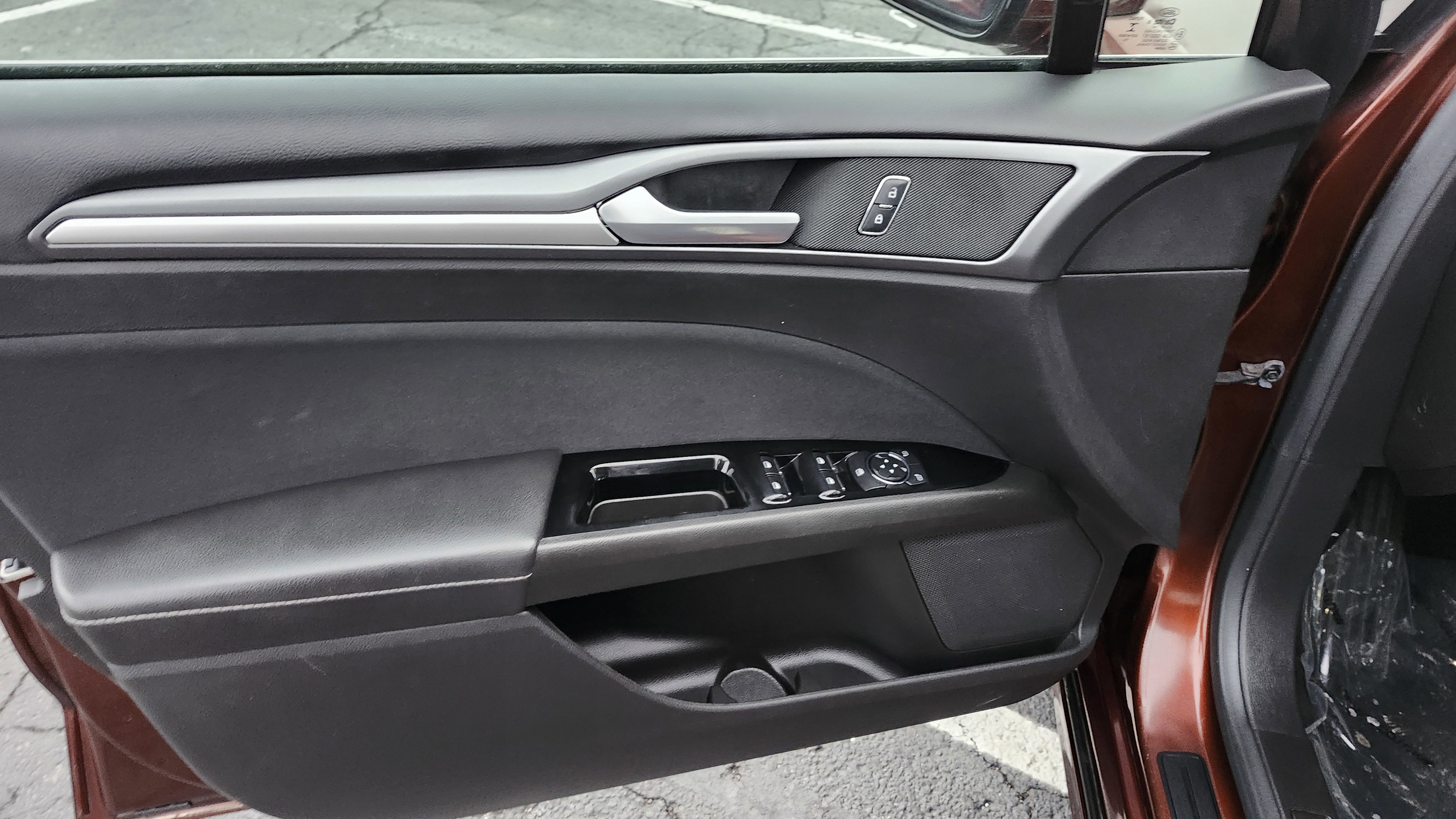 Used 2016 Ford Fusion SE image 24