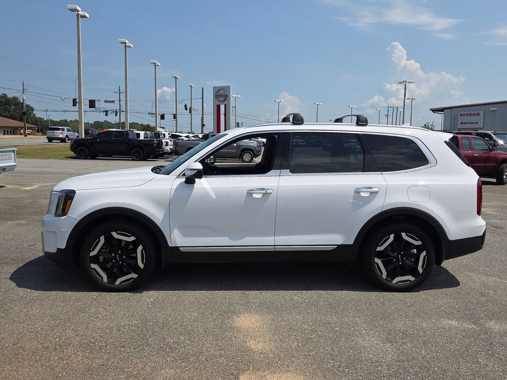 Used 2025 Kia Telluride S FWD image 2