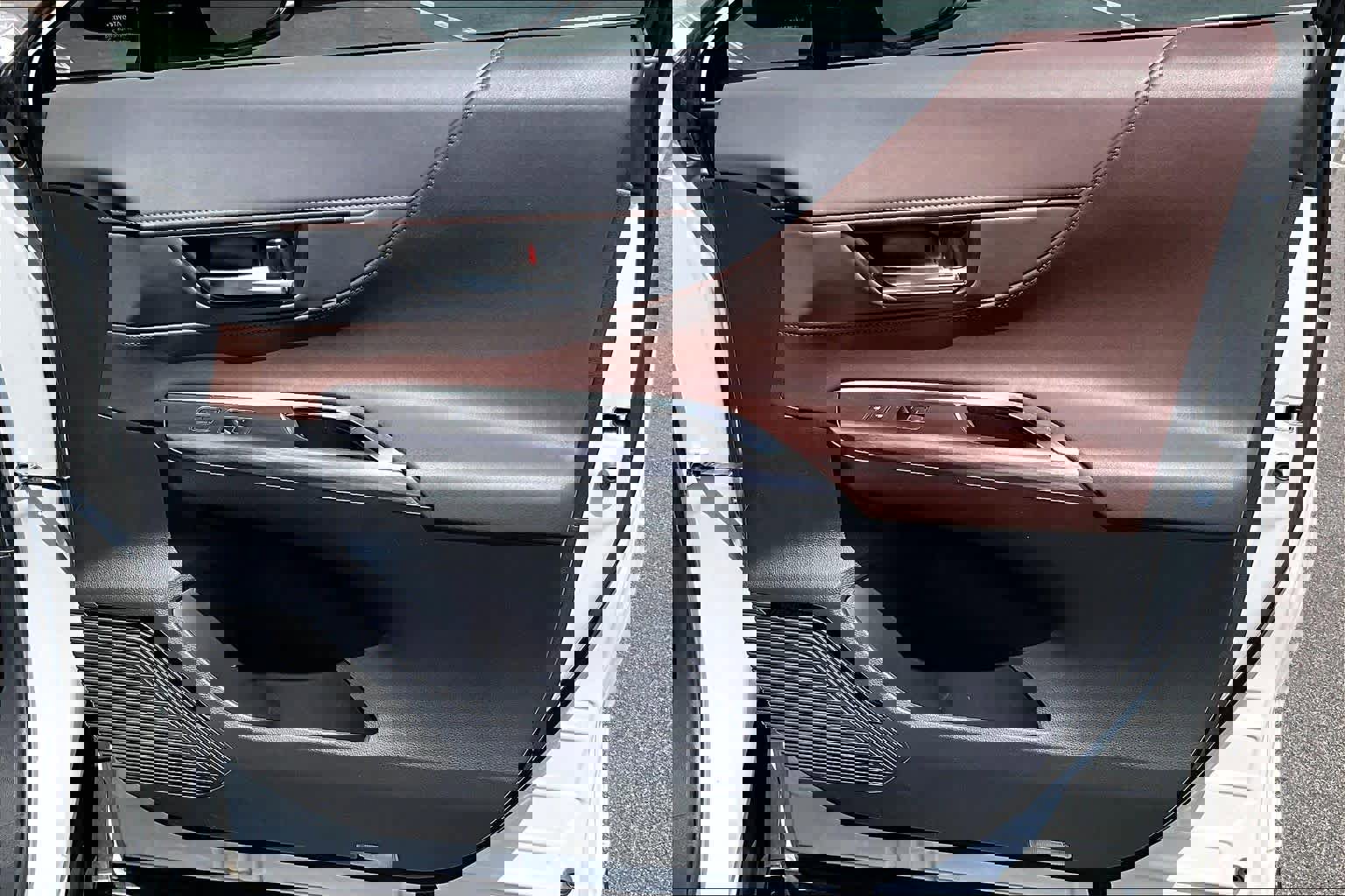 Certified 2024 Toyota Venza Limited AWD/4WD image 23