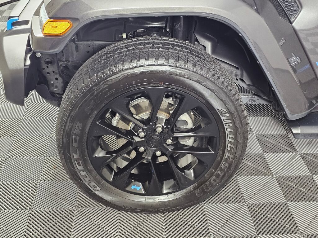 Used 2023 Jeep Wrangler Unlimited Sahara w/ Cold Weather Group AWD/4WD image 11