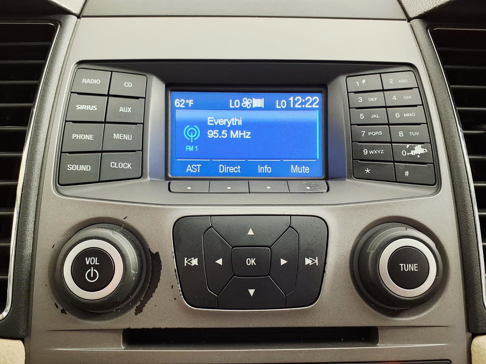 Used 2016 Ford Taurus SEL FWD image 18