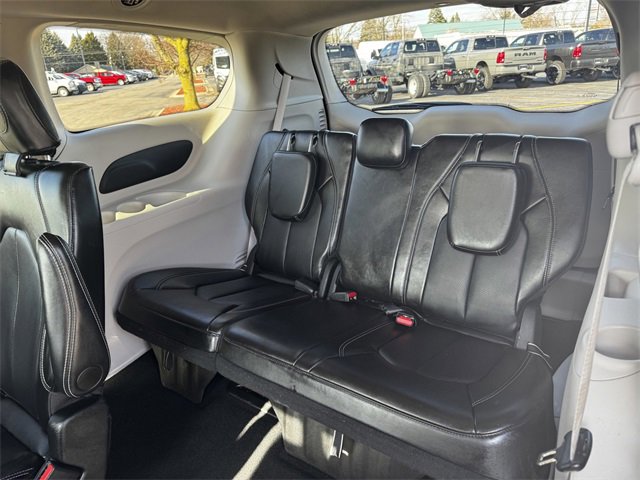 Certified 2024 Chrysler Pacifica Touring-L image 19