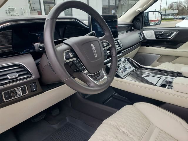 Used 2024 Lincoln Navigator Black Label image 17