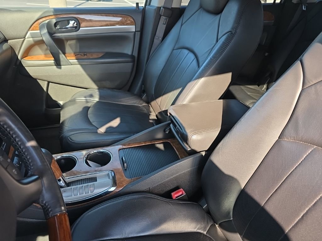 Used 2011 Buick Enclave CXL image 23